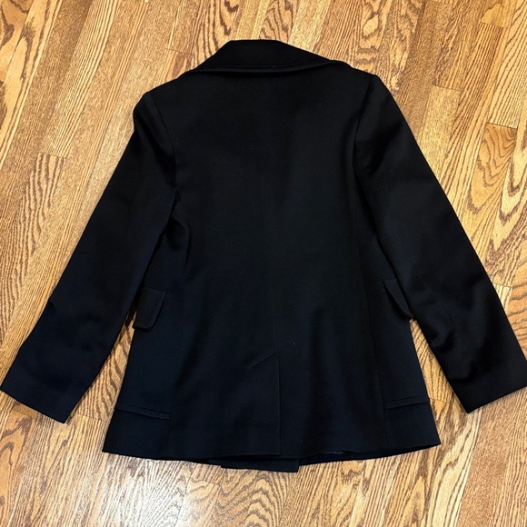 Elegant Black Double-Breasted Peacoat from Loro Piana Wool - Picture 6 of 8